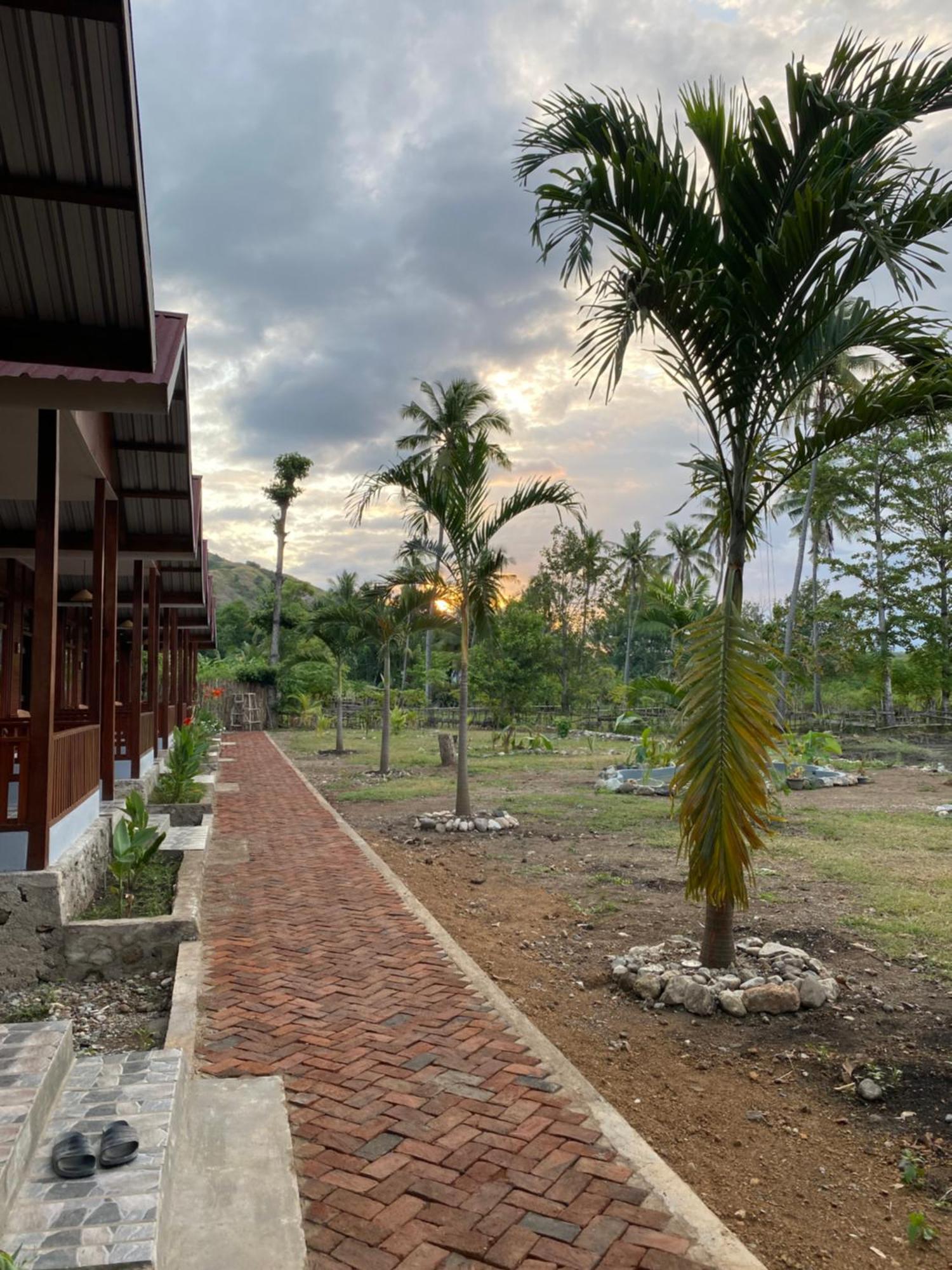 Nuna Bungalows Riung Kültér fotó